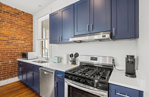 Monroe Ward Appartement | Charming Historic 2 BR Near VCU