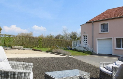 Choiseul Cottage | Charmant Gîte Historique avec Randonnée et Hébergement pour Chevaux – Choiseul, France