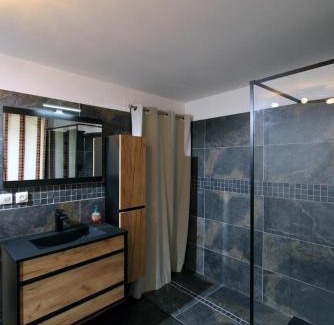 Leynhac Appartement | Charming historic gem with modern flair in Leynhac