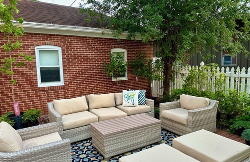 Lancaster Maison | Charming Historic Getaway: Unwind in Lancaster's Timeless Elegance