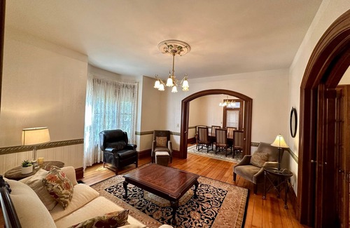 Lancaster Maison | Charming Historic Getaway: Unwind in Lancaster's Timeless Elegance