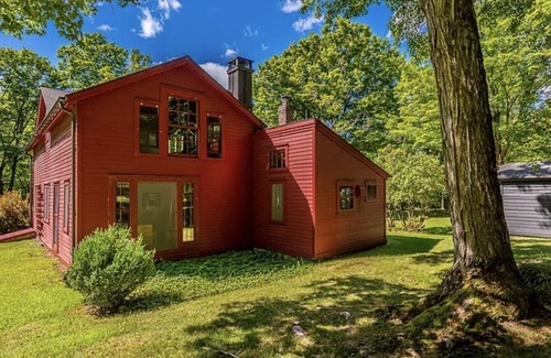 Old Chatham Maison | Charming historic home surrounded by woods in Old Chatham