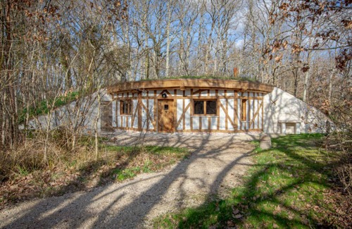 Crouy-sur-Cosson Cottage | Maison de plain-pied avec grand jardin, proche Chambord, insolite et confortable, idéale famille.
