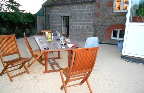 Plounevez-Lochrist Maison | Charmante maison de vacances avec grand jardin à proximité des plages.