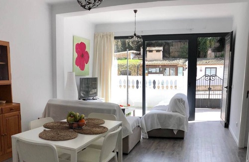 Cala San Vicente Appartement | Charming Holiday Apartment “Can Inma By Modesto B” Close to the Beach with Wi-Fi & A/C; Parking Available, Pets Allowed