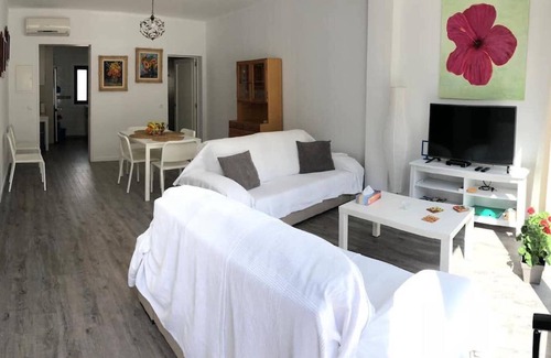 Cala San Vicente Appartement | Charming Holiday Apartment “Can Inma By Modesto B” Close to the Beach with Wi-Fi & A/C; Parking Available, Pets Allowed