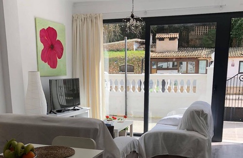 Cala San Vicente Appartement | Charming Holiday Apartment “Can Inma By Modesto B” Close to the Beach with Wi-Fi & A/C; Parking Available, Pets Allowed