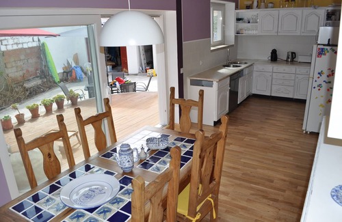 Banzao Maison | Charmante maison de vacances, à 3 km de la plage, à 5 minutes à pied du supermarché, du café, de la boulangerie
