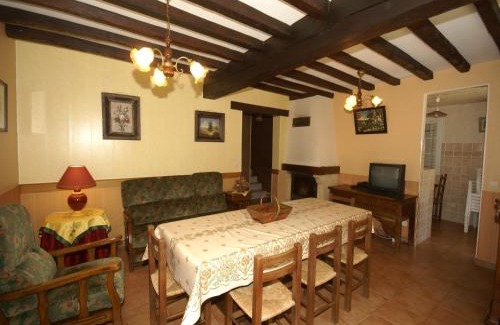 Faverolles Maison | Charming holiday home with pool and pond
