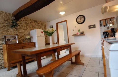 Canville-la-Rocque Cottage | Maison avec verger près des plages : cheminée, jardin, garage, Wifi, animaux acceptés.