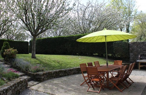 Canville-la-Rocque Cottage | Maison avec verger près des plages : cheminée, jardin, garage, Wifi, animaux acceptés.