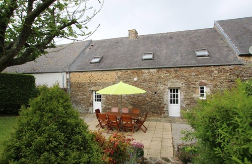 Canville-la-Rocque Cottage | Maison avec verger près des plages : cheminée, jardin, garage, Wifi, animaux acceptés.