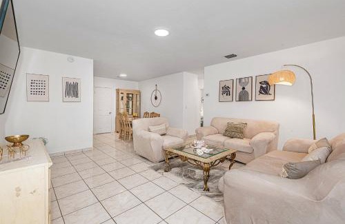 Hallandale Beach Appartement | Charming home 12min to the Beach
