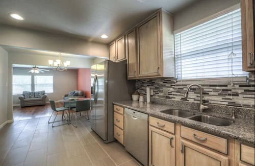 Riverside Terrace Maison | Charming Home | 2Br 2Ba | Med Center | Downtown