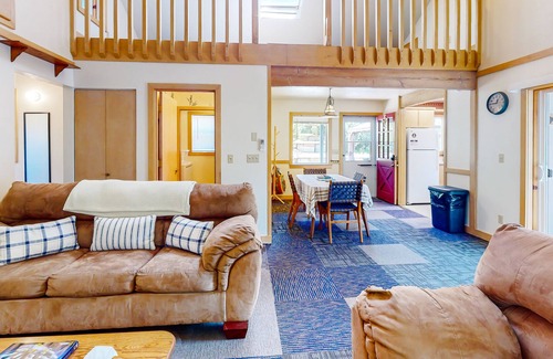 Florence Maison | Charming home close to Florence & beaches with sauna, firepit, grill, W/D, AC