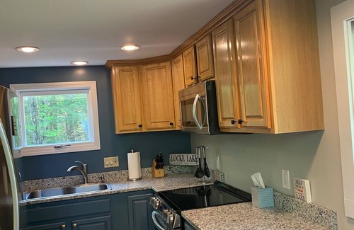 Barnstead Chalet De Ski | Charming home in Locke Lake community with beach/pool/tennis/golf!