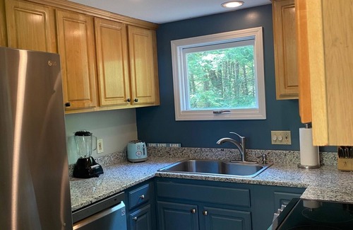 Barnstead Chalet De Ski | Charming home in Locke Lake community with beach/pool/tennis/golf!