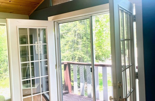 Barnstead Chalet De Ski | Charming home in Locke Lake community with beach/pool/tennis/golf!