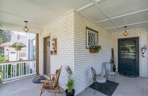 Meaford Maison | Charming Home, Minutes to Beach, Downtown Meaford