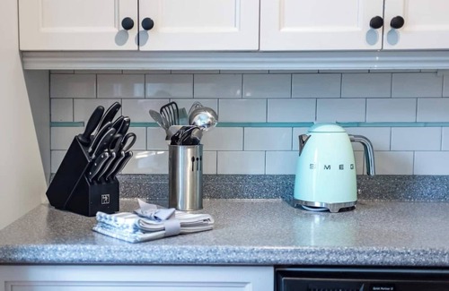 Waterford Valley Maison | Charming Home on the West Side of Downtown