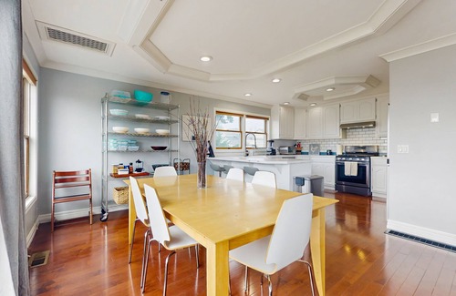 Richmond Beach Maison | Charming home with expansive views, dog-friendly, large yard with yard games