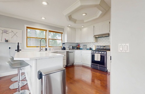 Richmond Beach Maison | Charming home with expansive views, dog-friendly, large yard with yard games