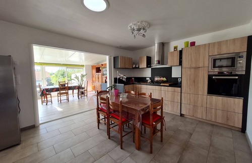 Aizenay Cottage | Maison rénovée 3 ch. avec grand jardin et véranda, proche commerces à Aizenay