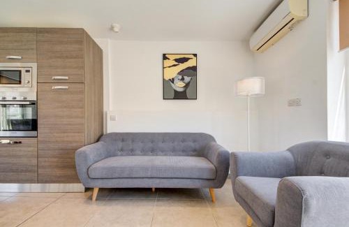 Il-Balluta Appartement | Charming Home with Jacuzzi in St Julians