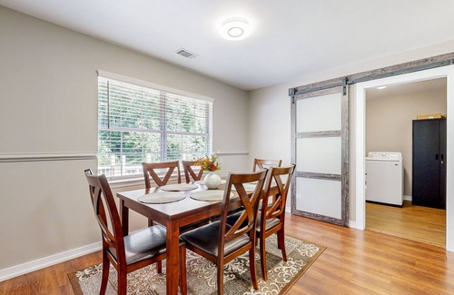 Rincon Maison | Charming home with large yard, fire pit, AC close to Outlet Mall and Airport