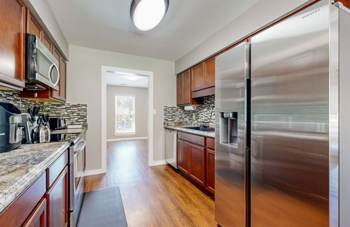 Rincon Maison | Charming home with large yard, fire pit, AC close to Outlet Mall and Airport