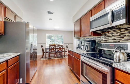 Rincon Maison | Charming home with large yard, fire pit, AC close to Outlet Mall and Airport
