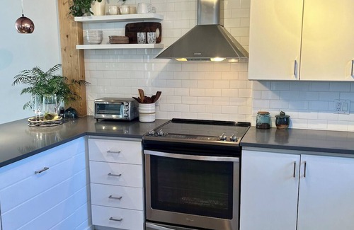 Hull Maison | Charming House, 5 Minutes to Chelsea & 10 Minutes from Ottawa Byward Market