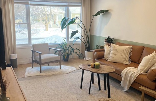 Hull Maison | Charming House, 5 Minutes to Chelsea & 10 Minutes from Ottawa Byward Market