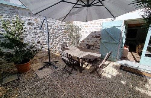 Le Lonzac Maison | Maison de charme et sa terrasse au cœur de son village