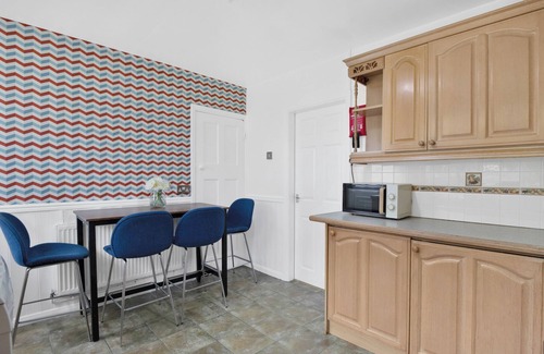 Smethwick Maison | Charming house close to city centre with 6 beds, 2 baths,free parking,EV charger