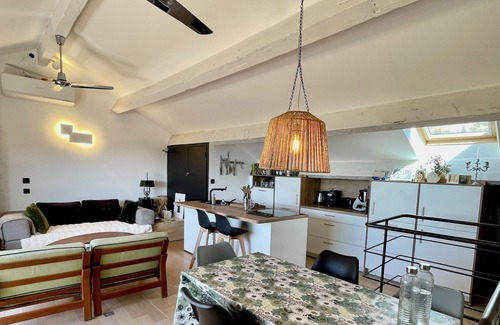 16th Arrondissement Maison | Duplex de charme rénovée, vue mer