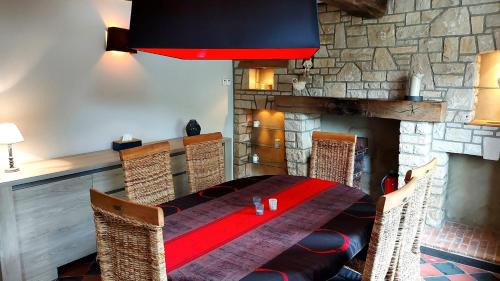 Eprave Maison | Charming House & Garden in Rochefort - Boules & Terraceb