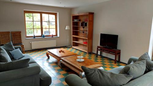 Eprave Maison | Charming House & Garden in Rochefort - Boules & Terraceb
