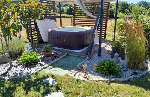 Villebret Maison | Charming house in a peaceful setting with access to a pond opposite
