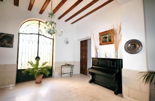 Ayora Maison | Charming House in Ayora + Terrace