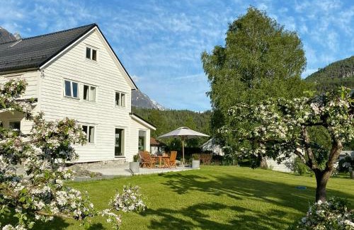 Loen Maison | Charming House In Loen, In The Heart Of Nordfjord