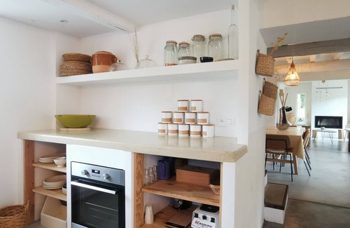 Grignan Maison | Maison de charme en pleine nature avec petite rivière