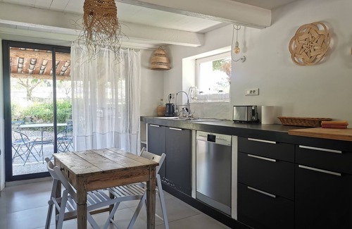 Grignan Maison | Maison de charme en pleine nature avec petite rivière
