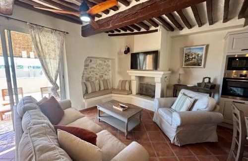 Venasque Appartement | Charming house in the village center of Venasque