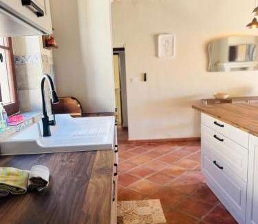 Venasque Appartement | Charming house in the village center of Venasque