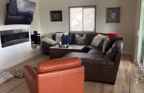 Poway Maison | Charming house in tranquil Poway with WiFi, AC