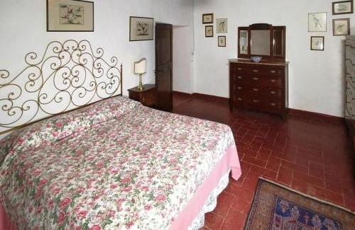 Simignano Appartement | Charming House in Tuscany with Pool & Views