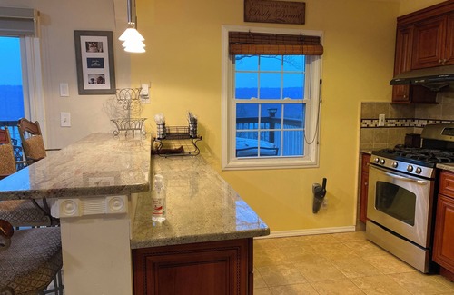 Northwest Yonkers Maison | Charming house in Yonkers with Hudson River View and close travel to get to NYC