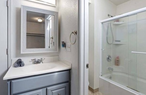Gig Harbor Maison | Charming house near downtown Gig Harbor waterfront