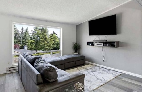 Gig Harbor Maison | Charming house near downtown Gig Harbor waterfront